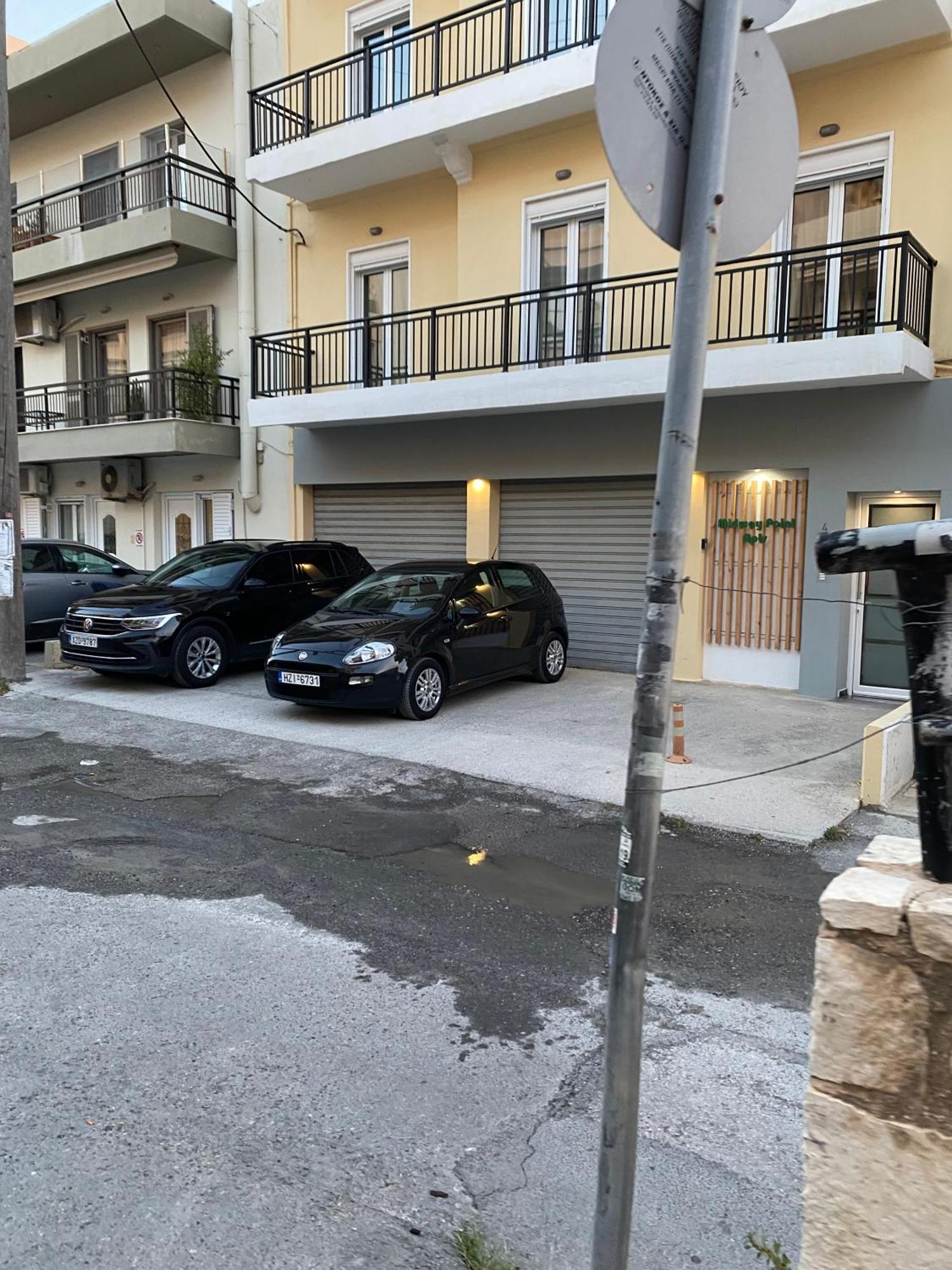 Midway Point Apts Ираклио Екстериор снимка